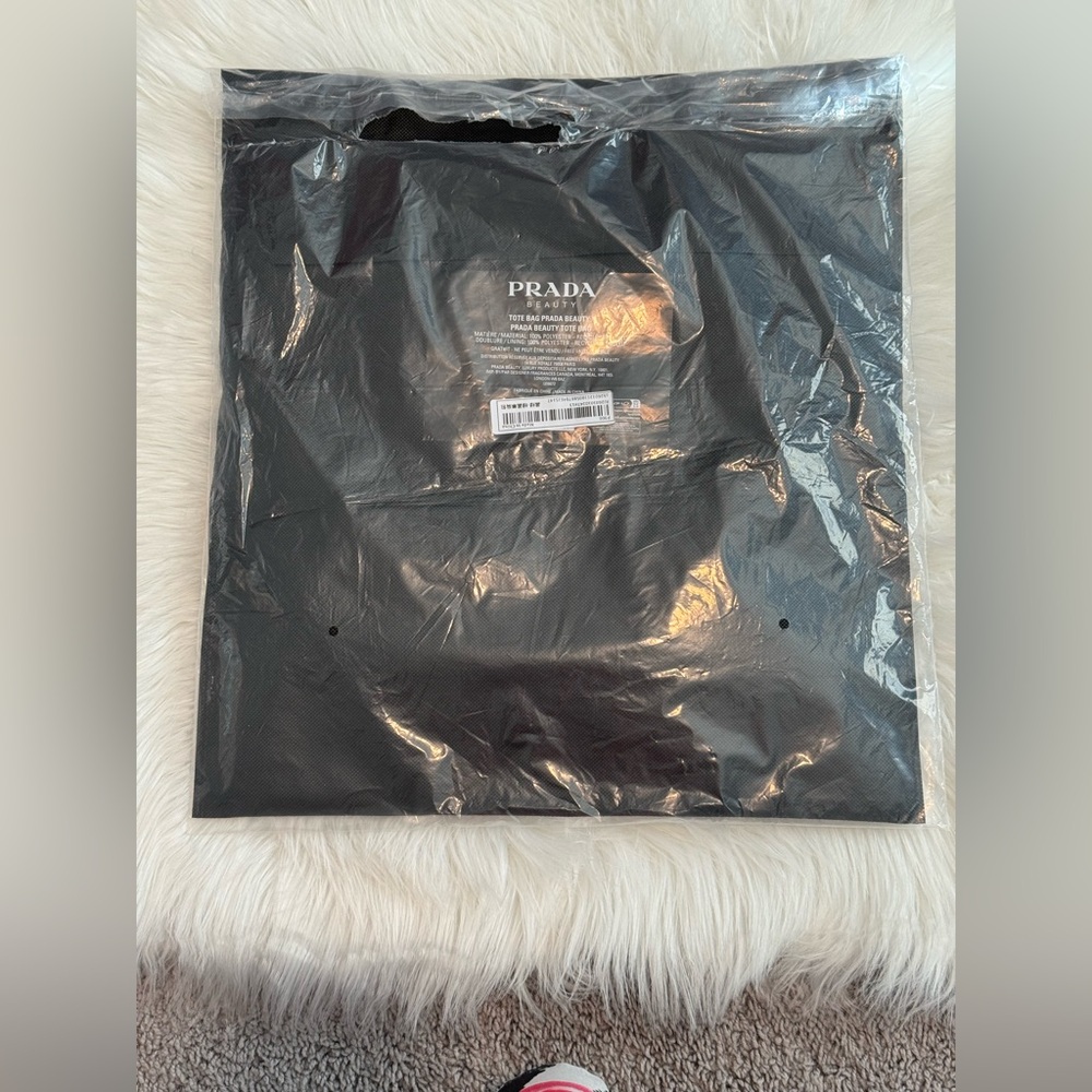 New Arrivals! Prada Mint Green Tote Bag with Wallet - Picture 7 of 8